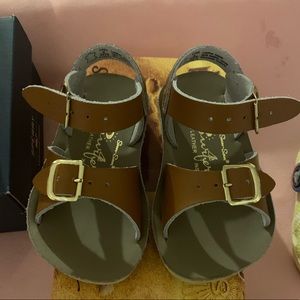 Size 5 toddler salt water sandals